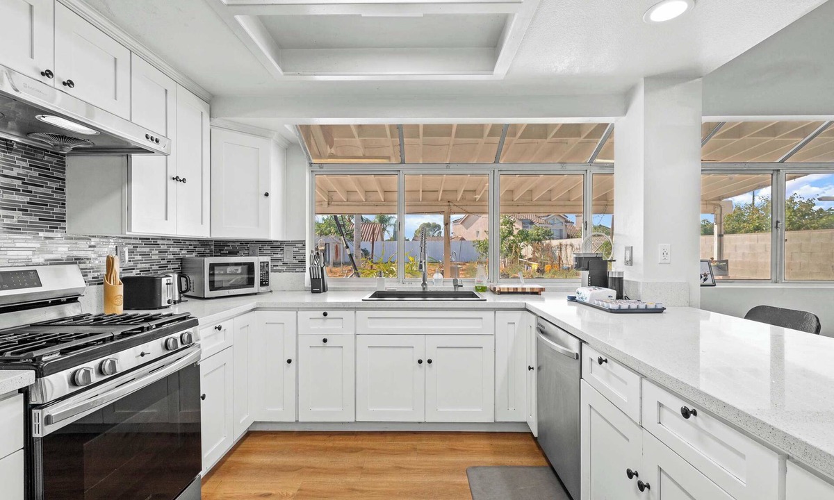 Valinda House | Spacious Retreat Near Iconic LA Sights w/Comforts