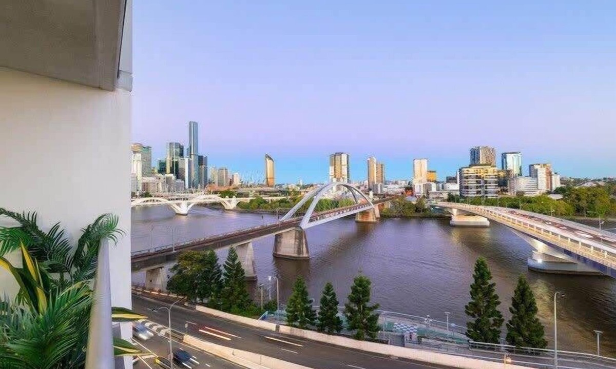 Brisbane Central Business District Apartment | Spacious River view 3 Bdrm Apt with 2 Car spaces