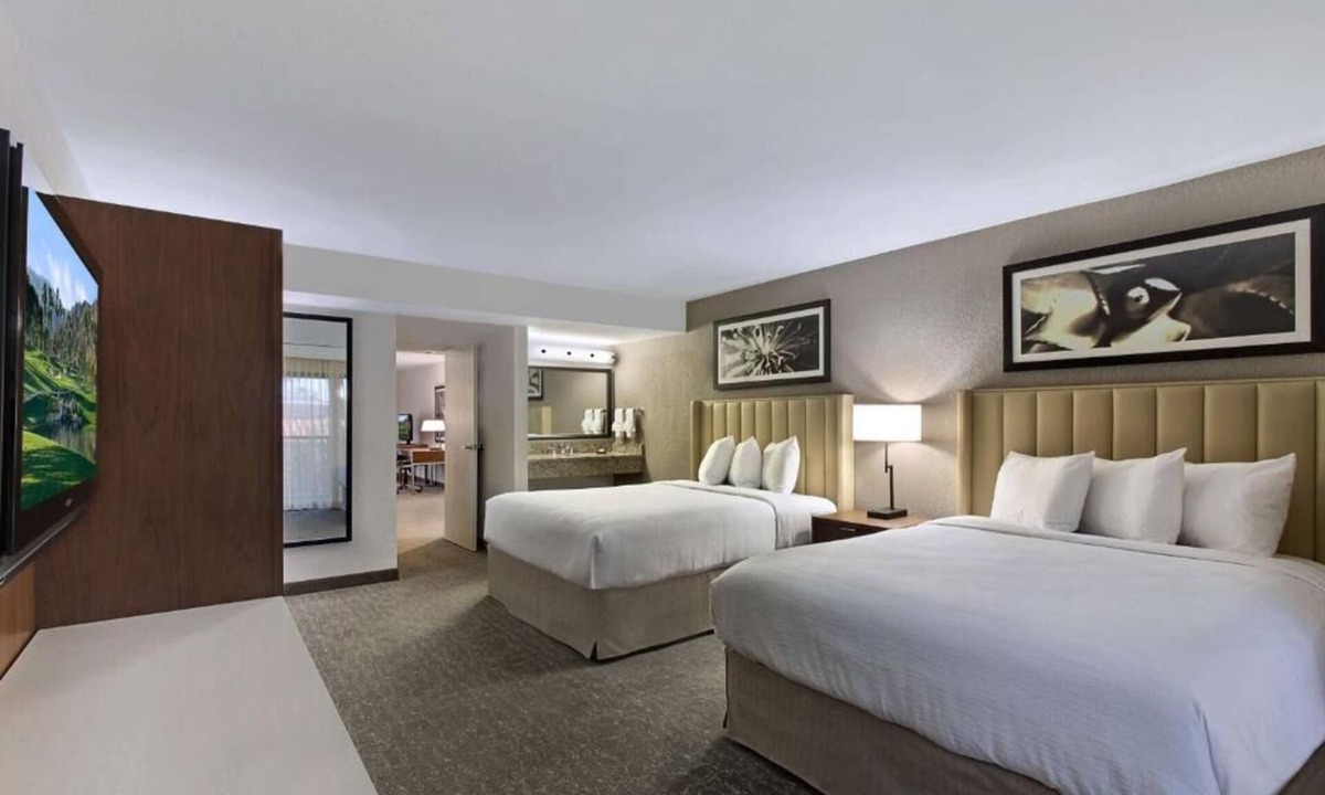 Palm Desert Hotel | Spacious Suites with Pool & Tennis | Near El Paseo Shopping | Free Breakfast
