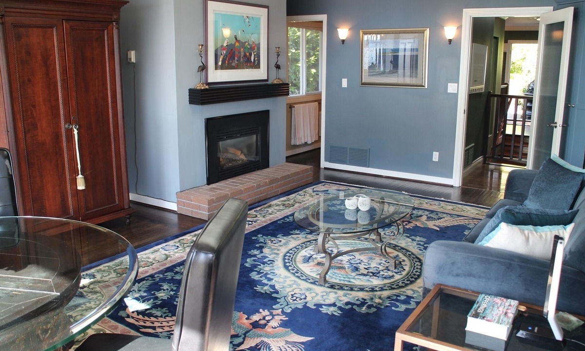 White Rock House | Spectacular Ocean View Pet Friendly Semi Detached Waterfront Home.