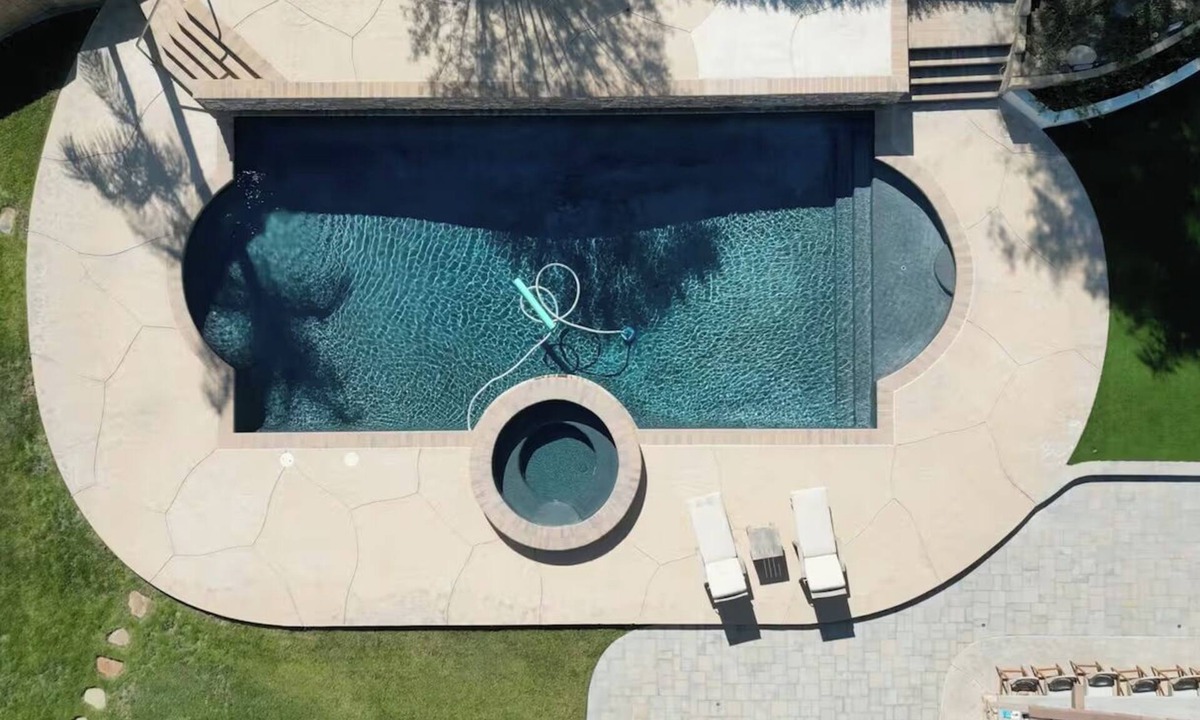 Val Verde House | Sprawling 5 Acre Mansion with State of the Art Golf Simulator + Pickleball Court