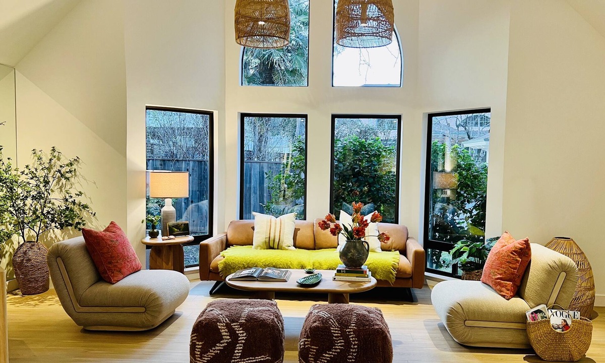 St. Helena House | St. Helena luxury and chic townhouse, sunny, private and best walking location.