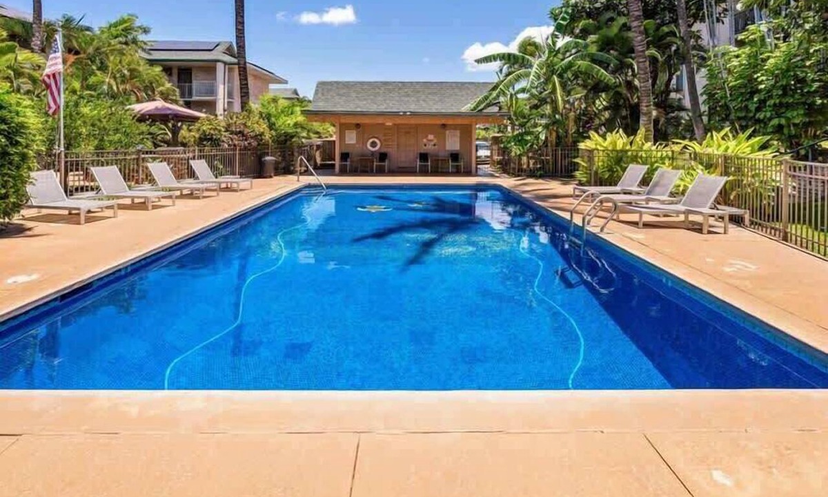 Kihei Condo | Steps to Beach Condo with Ocean Views & Pool