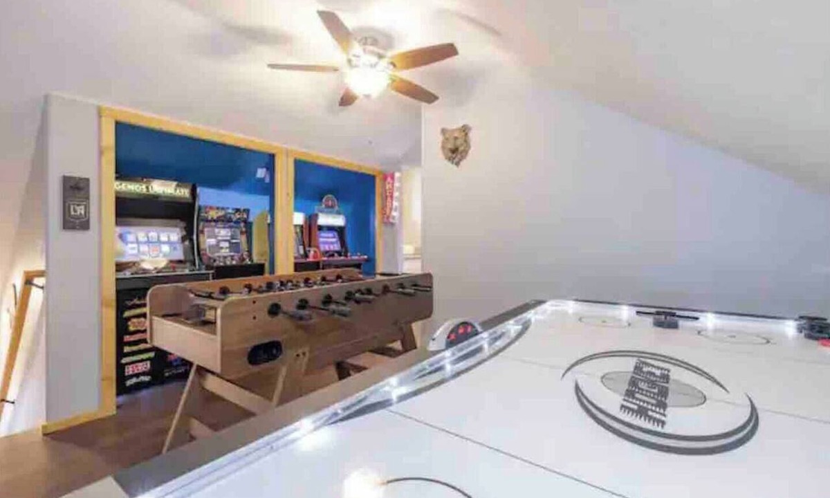 The Village House | Steps to snowplay, Spa, Billiards, Arcade