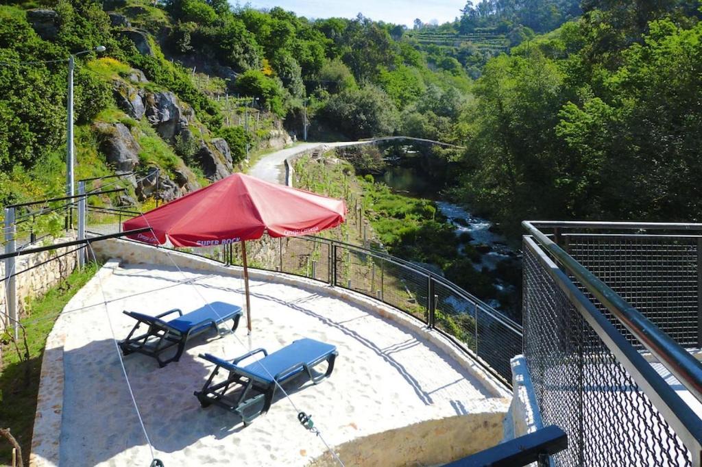 Macieira de Cambra House | Stone House by Caima River with Pool