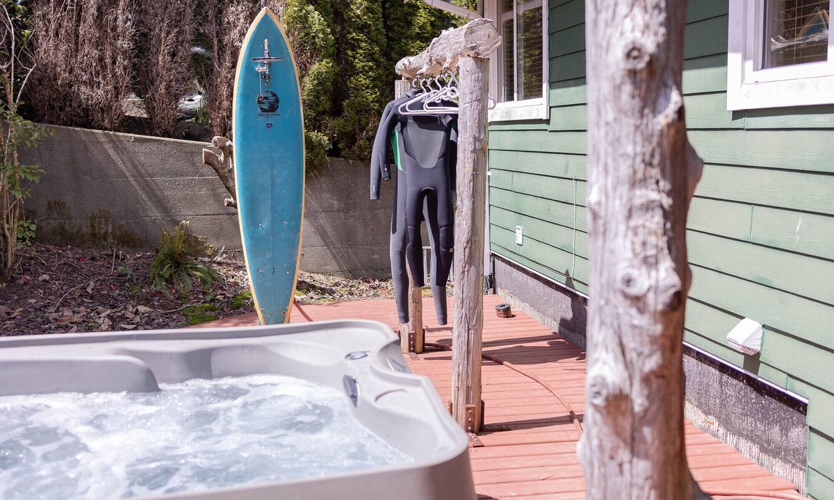 Tofino House | Stormfront Guesthouse-Downtown, Hot Tub, Arcade Games