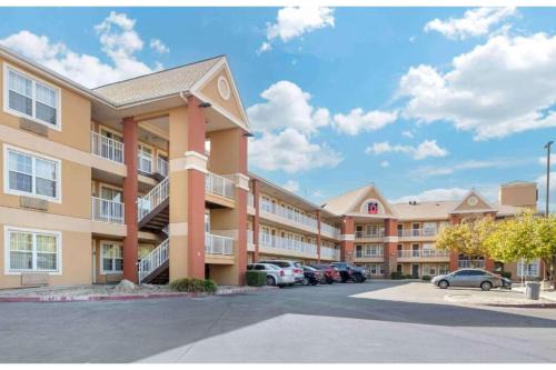 Raisin Hotel | Studio 6 Suites Fresno North CA