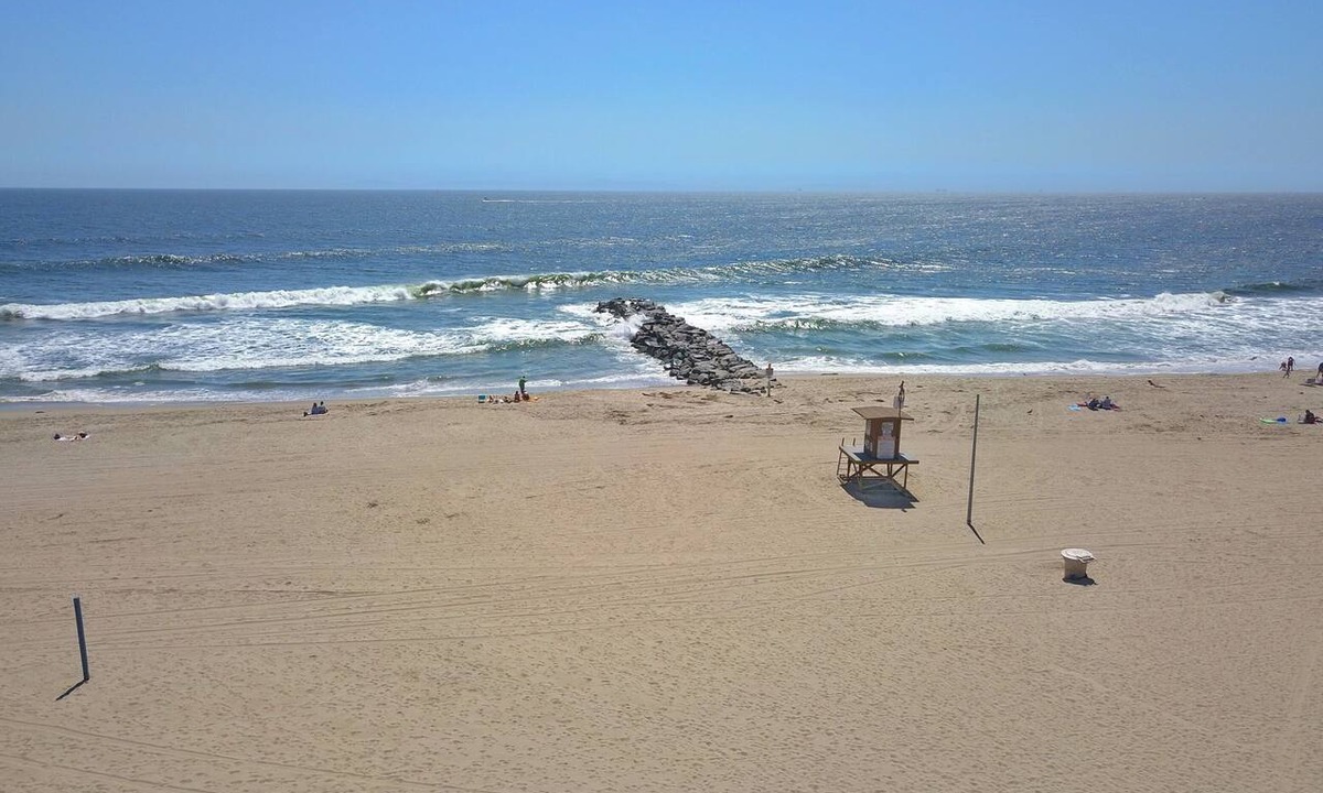 West Newport Apartment | Studio/parking/patio2Seconds2beach