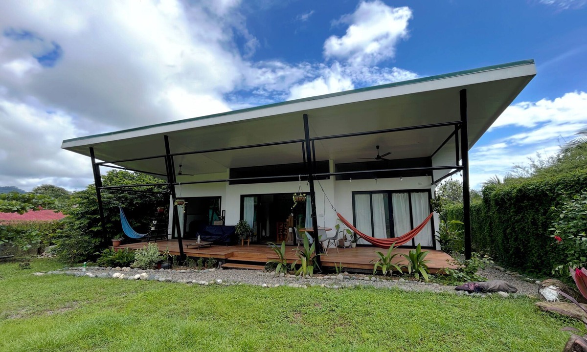 Ciudad Cortes House | Stunning 2BR Home with Fast WiFi & AC – Mountain Views & Lush Nature, Ojochal