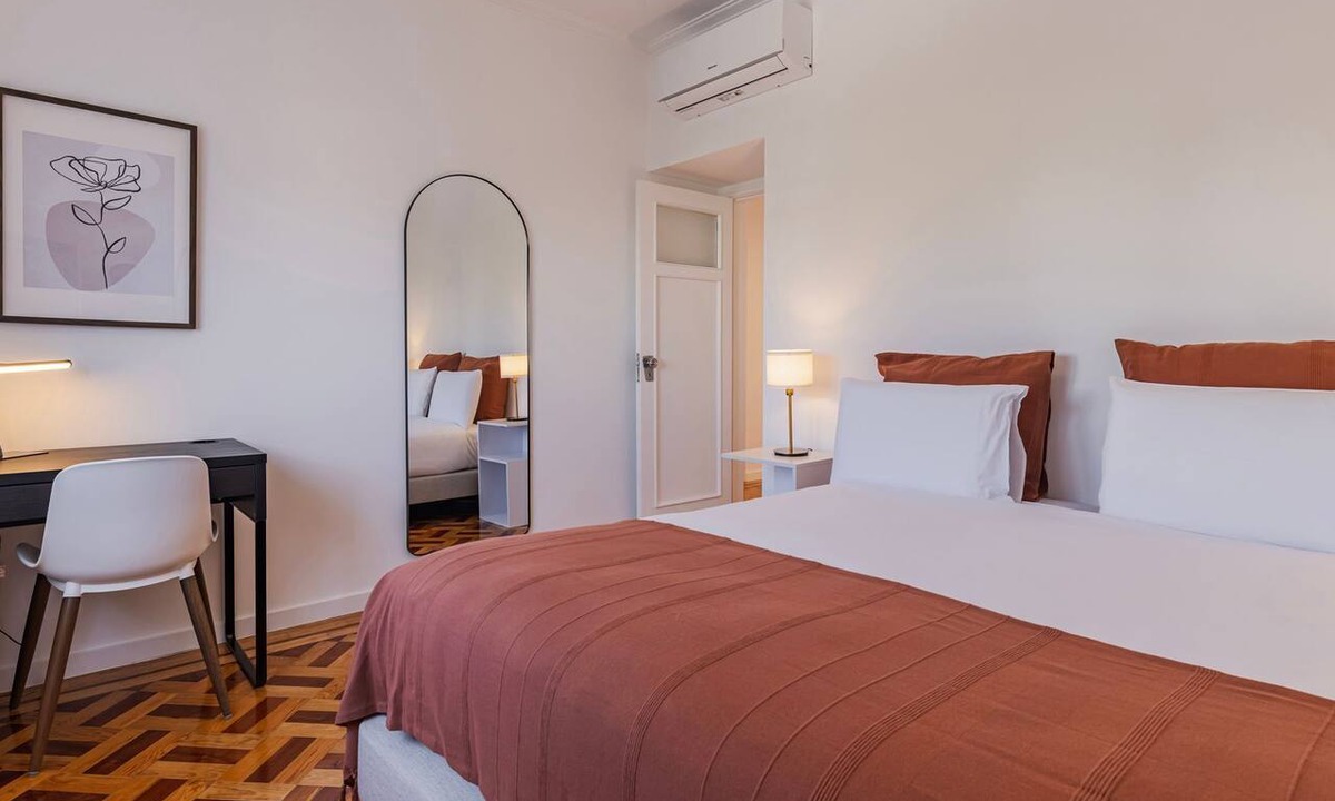 Cascais Apartment | Stunning 3BDR Flat w/Balcony & AC by LovelyStay