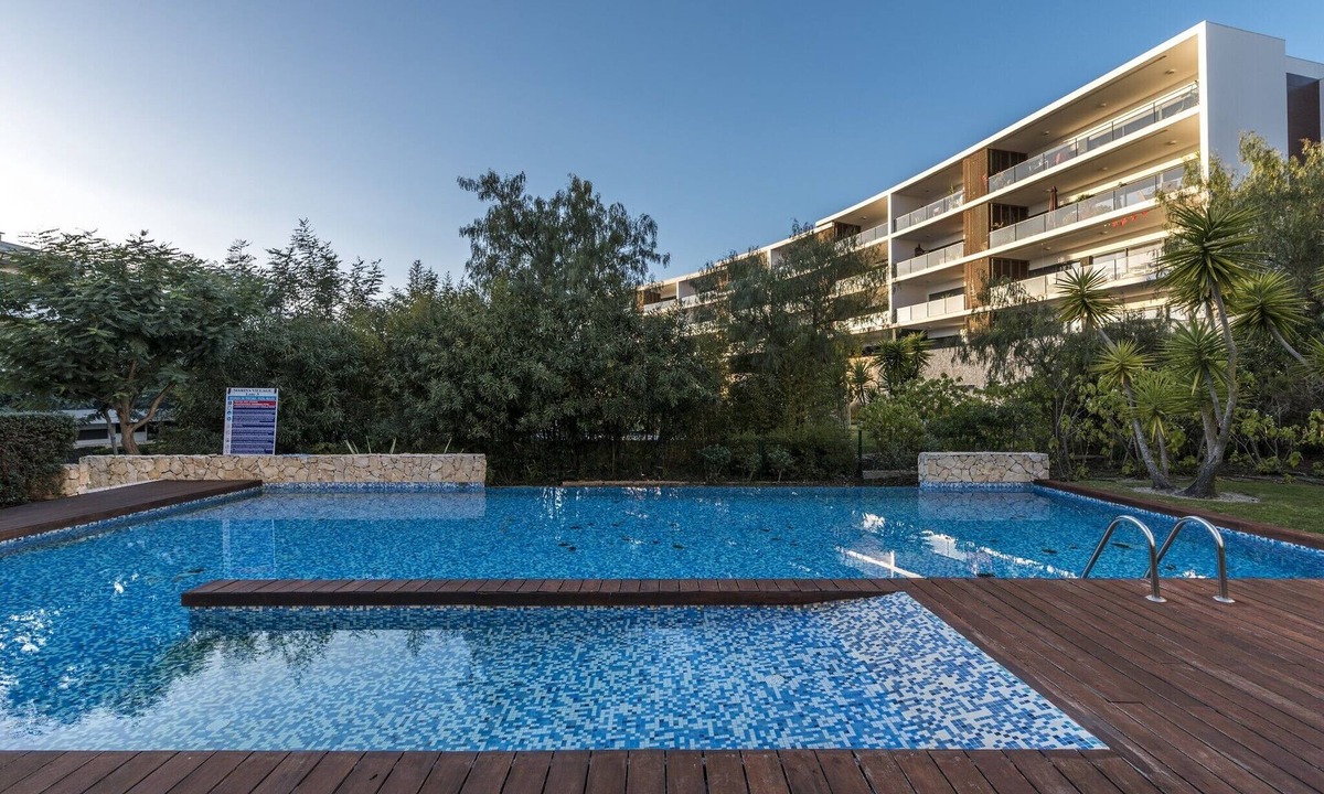 Albardeira Apartment | Stunning apartment, marina, pool, garden & city view and terracce south facing