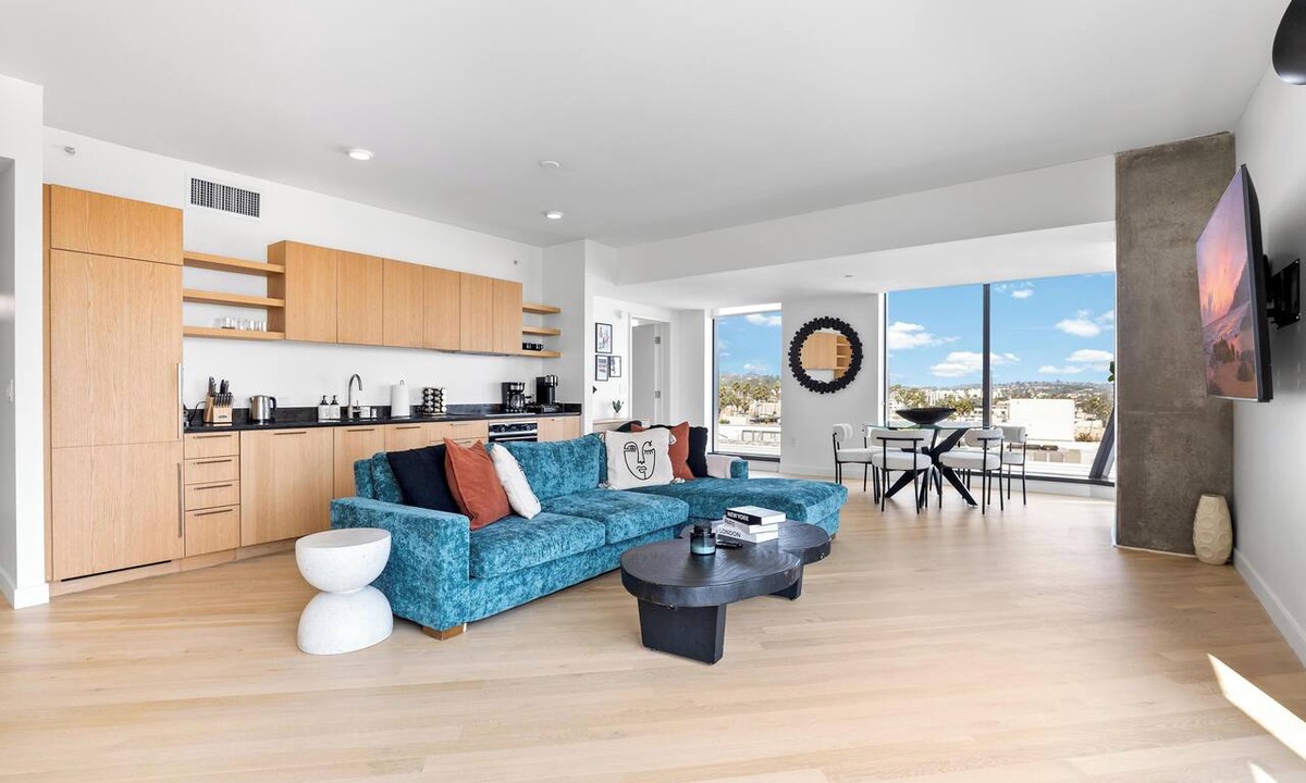 Hollywood Apartment | Stunning Hollywood Views: 2BR Steps from Walk of Fame + Rooftop