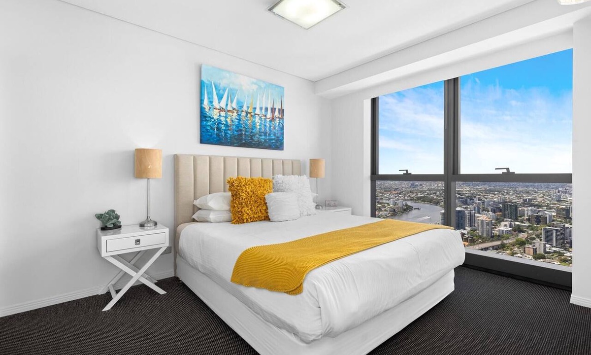 Brisbane Central Business District Apartment | Stunning River View 2-Bed with Pool