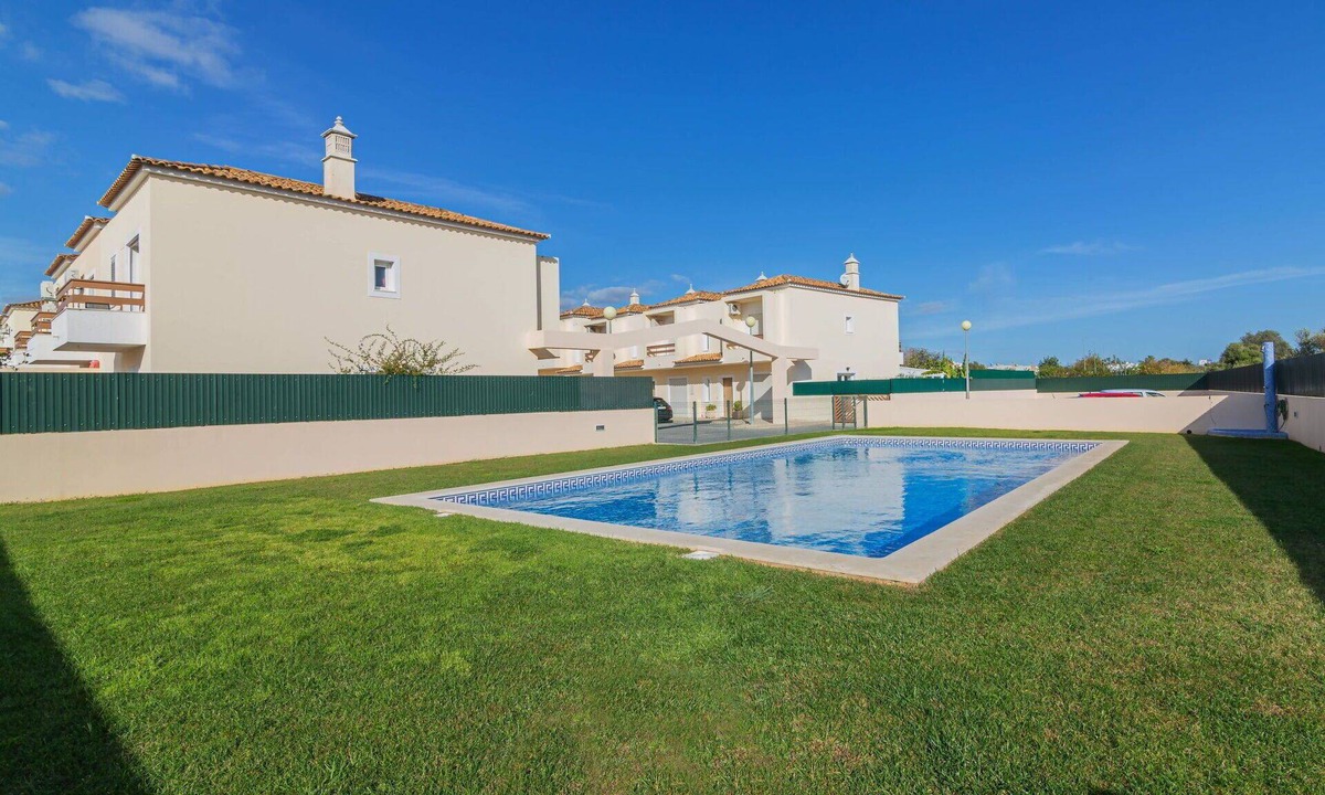 Albufeira House | Stunning villa for 4 people with WIFI, A/C, pool, TV and terrace