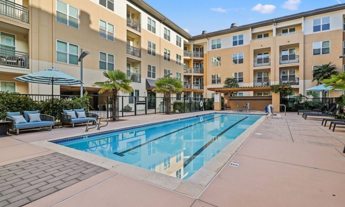Pilgrim - Triton Condo | Stylish 1BR Plaza Residence with Pool