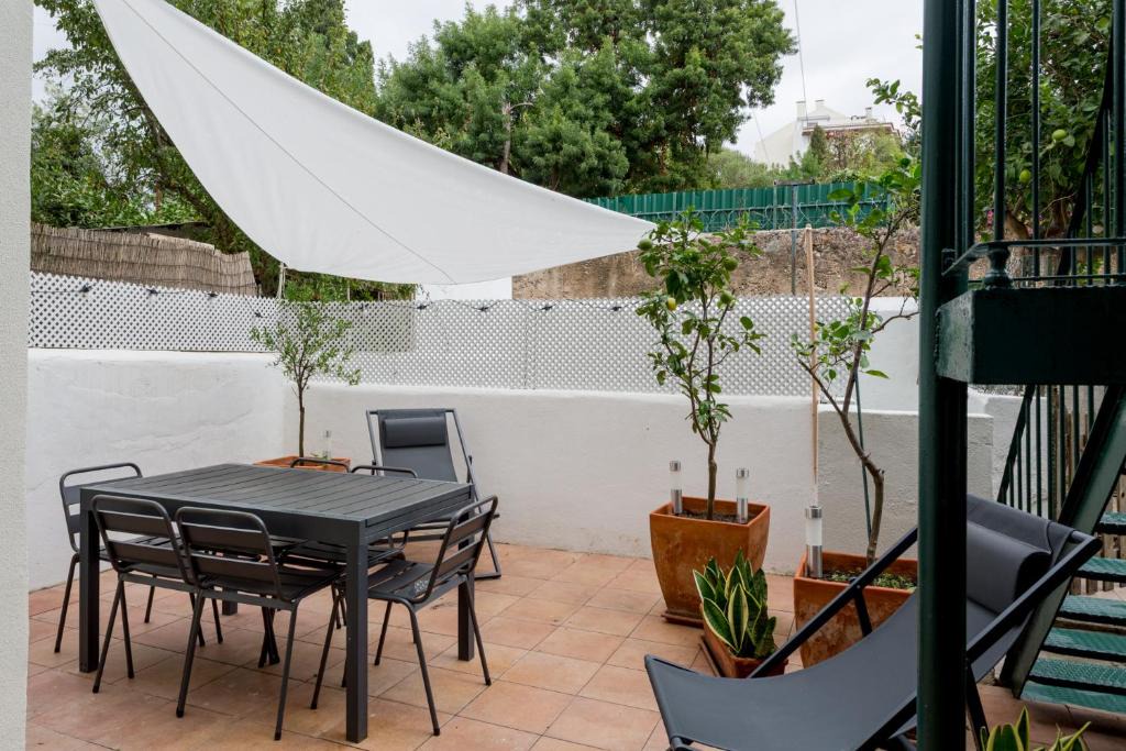 Alcantara Apartment | Stylish 2-Bedroom Apartment with Terrace in Alcântara