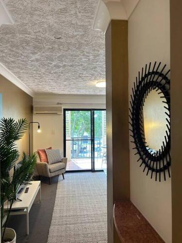 Mermaid Beach Apartment | Stylish Beachside 1BR Apartment