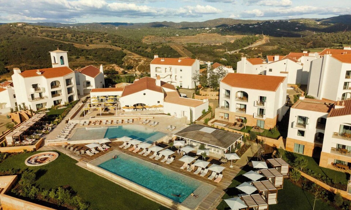 Tor Hotel | Stylish Countryside Retreat Near Award-Winning Golf Course – Relax in Comfort