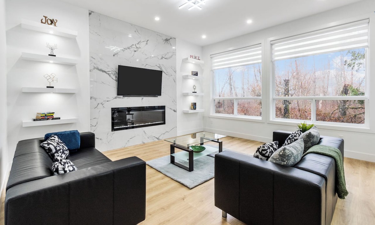 Willoughby House | Stylish Family Home Sleep 8+, Groups Welcome, Enjoy Steam Shower