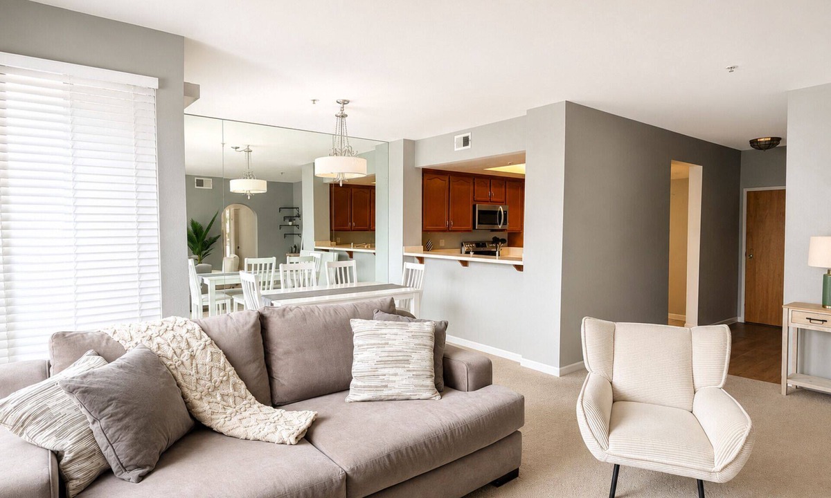 Mission Valley West Condo | Stylish Friars Rd Retreat w Resort Pool & Elevator