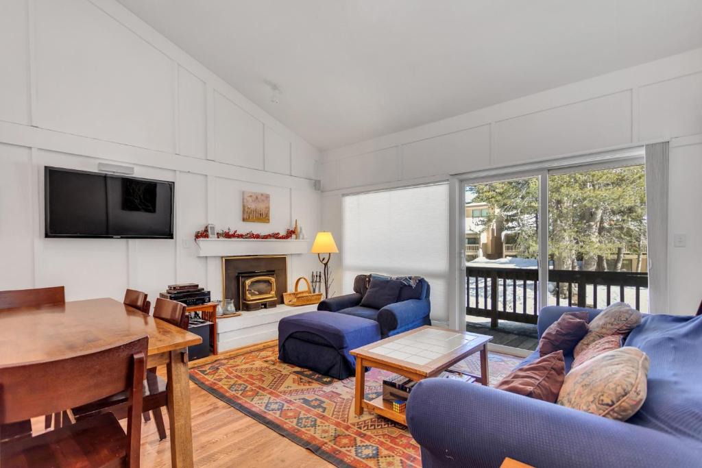 Bear Valley Apartment | Stylish, Remodeled Condo - Creekside #14