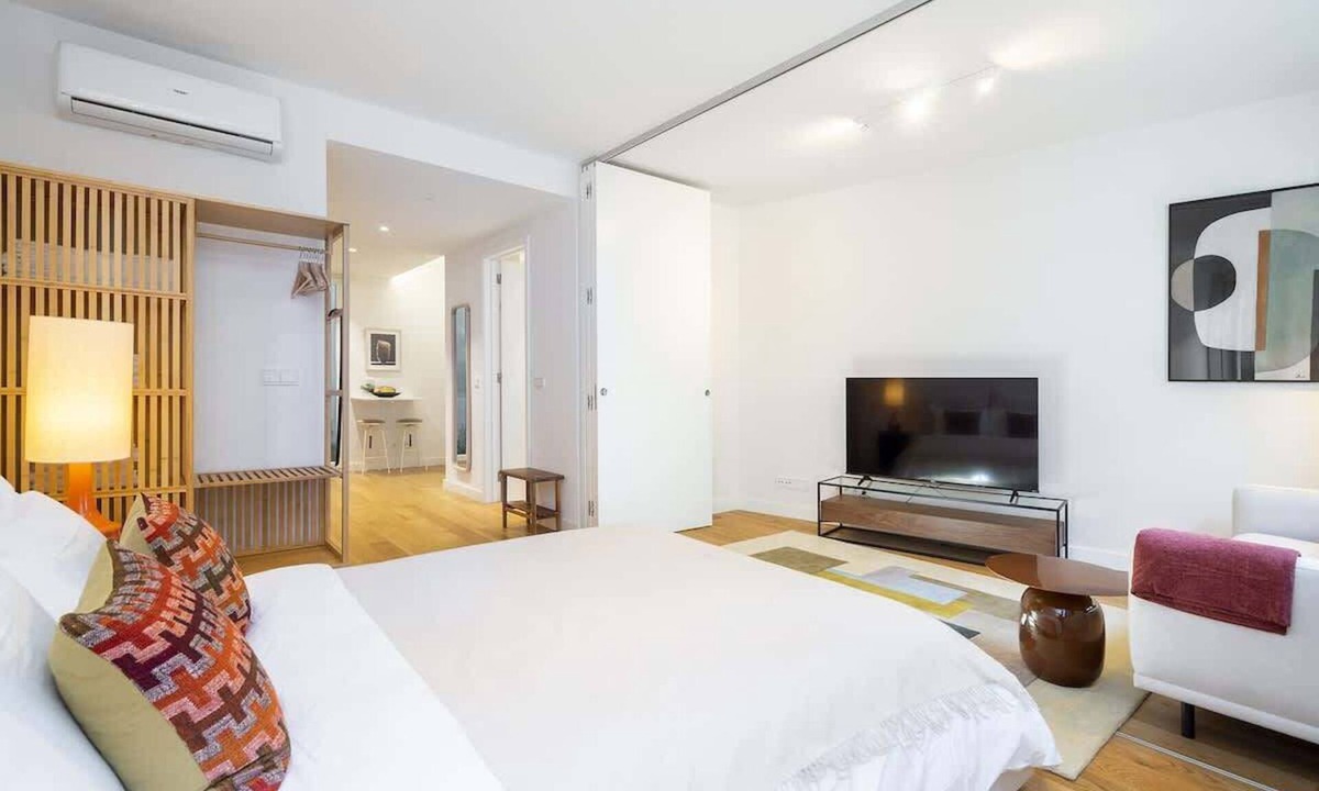 Santo Amaro Apartment | Stylish Studio Walk to LX Factory & Belem