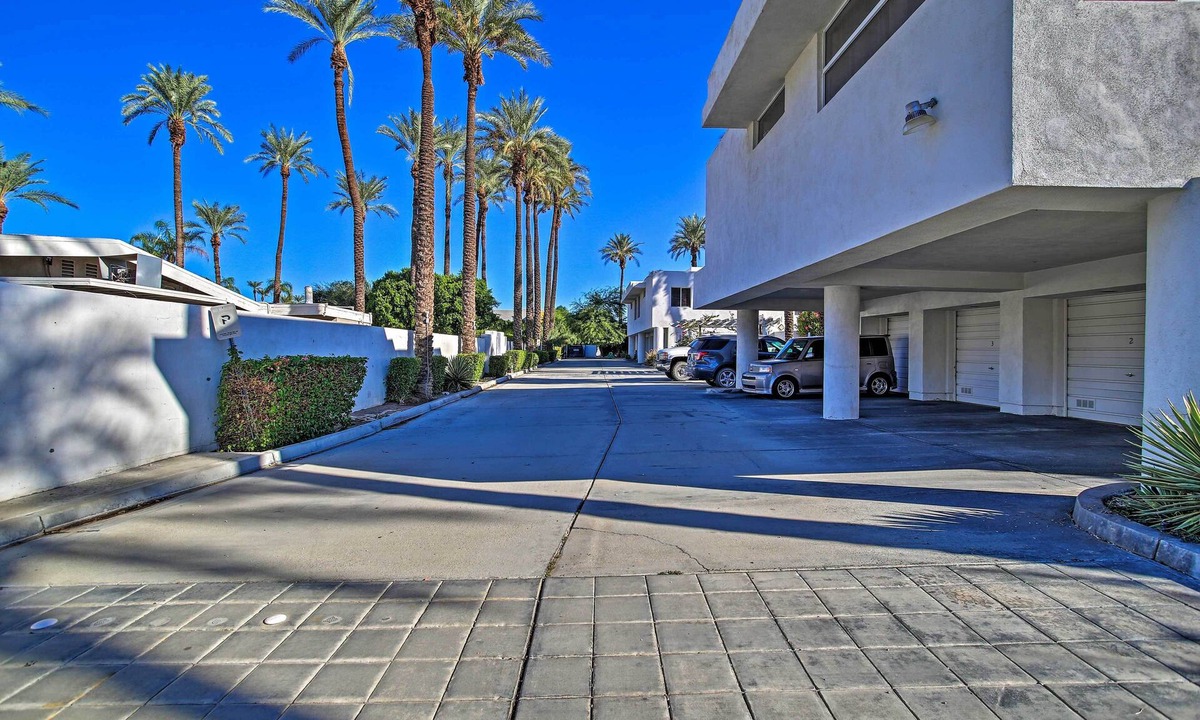 Cathedral City Resort | Stylish upstairs villa overlooking the pool