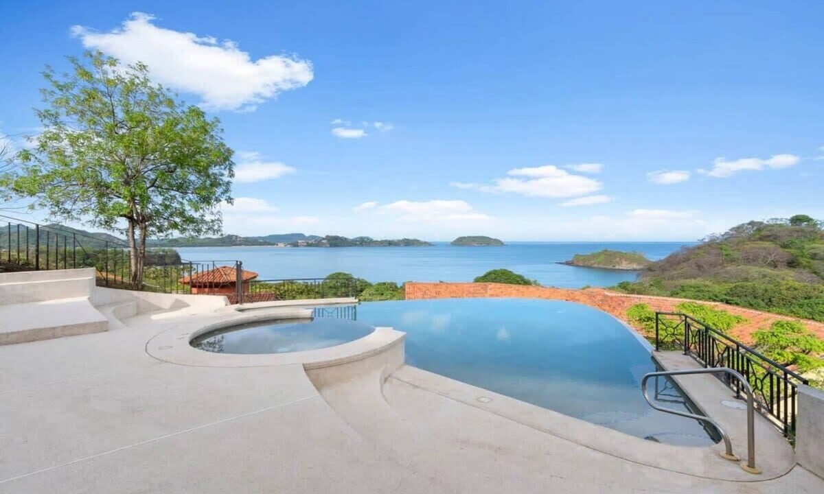 Potrero Condo | Stylish Villa with Brand-New Furniture, Panoramic Ocean Views, and Infinity Swimming Pool & Hot Tub