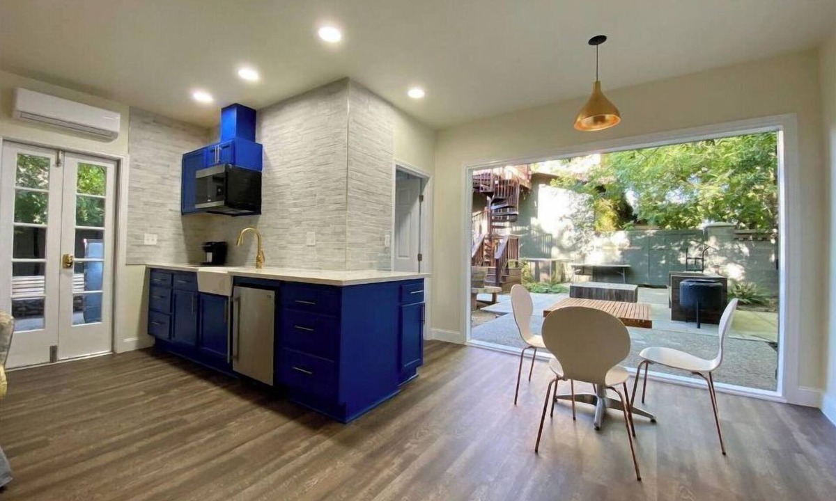 Tower District Apartment | Stylist studio on Van Ness in the tower district