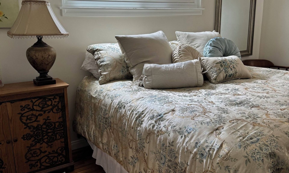 Harbor House | Suburban getaway close to several parks and trails.
