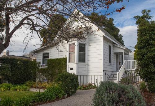 Summerland Villa | Summerland Stagecoach Cottage by Paradise Retreats