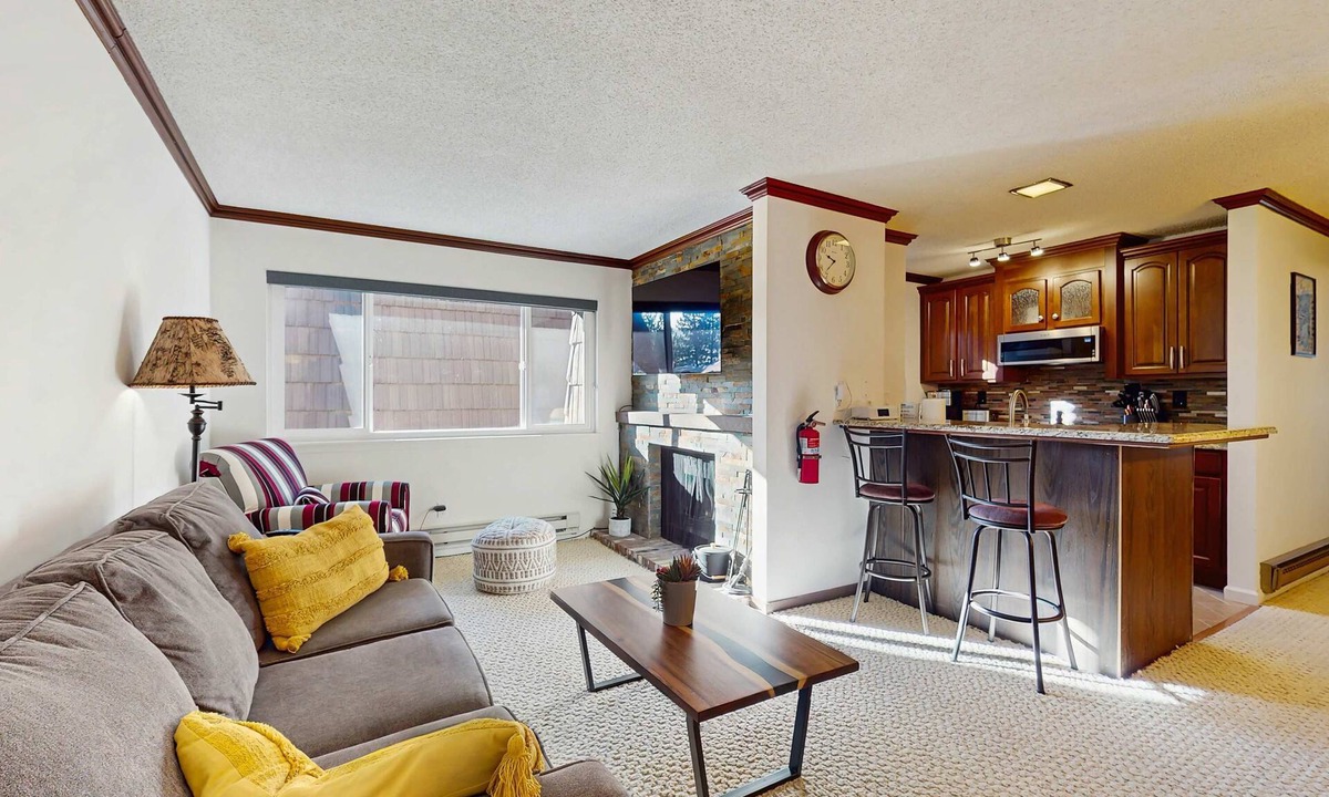 Tahoya Shores Condo | Summit & Shore Chalet With Private Beach Access, Seasonal Pool and Near Ski Resorts
