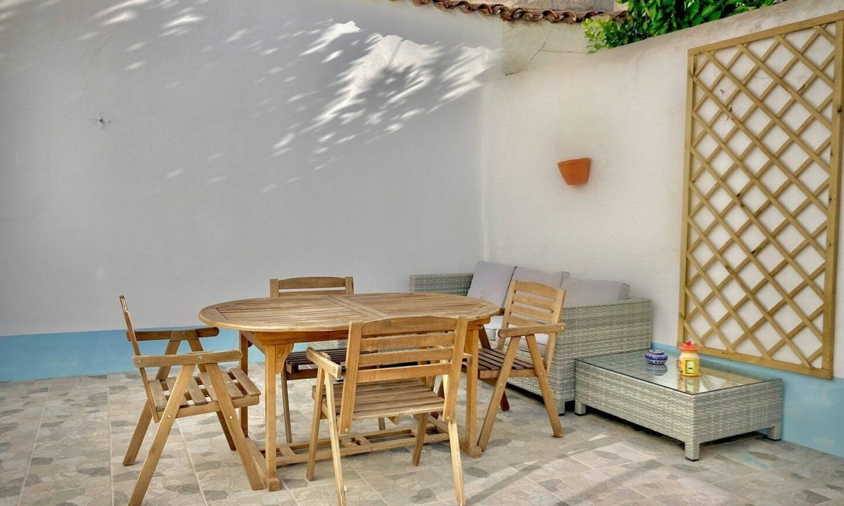 Reguengos de Monsaraz Apartment | Sunny respite in Evora