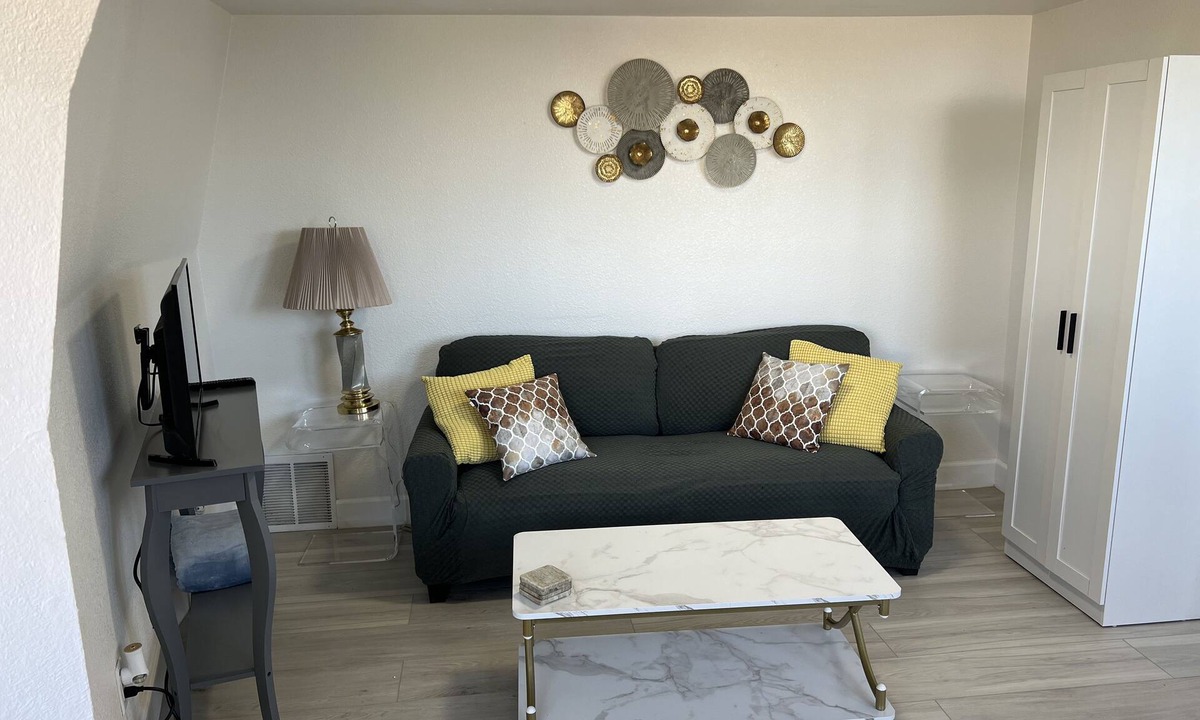 Black Mountain Apartment | Sunny Studio near Water Street - Unit A