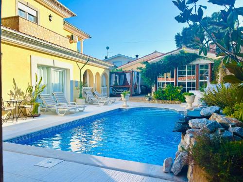Vila Nova de Poiares House | Sunrise Villa Alvorada - Rose Parlour