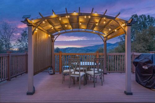 Coarsegold House | Sunset Lookout Mountain villa, Meadows, Gazebo