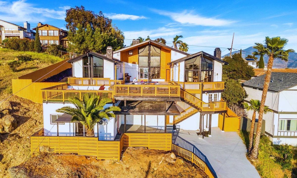 La Presa House | Sunset Oasis Pool Home + Stunning San Diego Views + Pool Table + Ping Pong Table