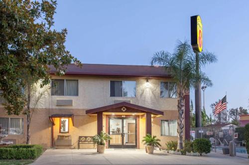 Selma Hotel | Super 8 by Wyndham Selma/Fresno Area