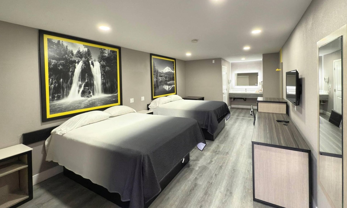 Visalia Hotel | Super 8 by Wyndham Visalia