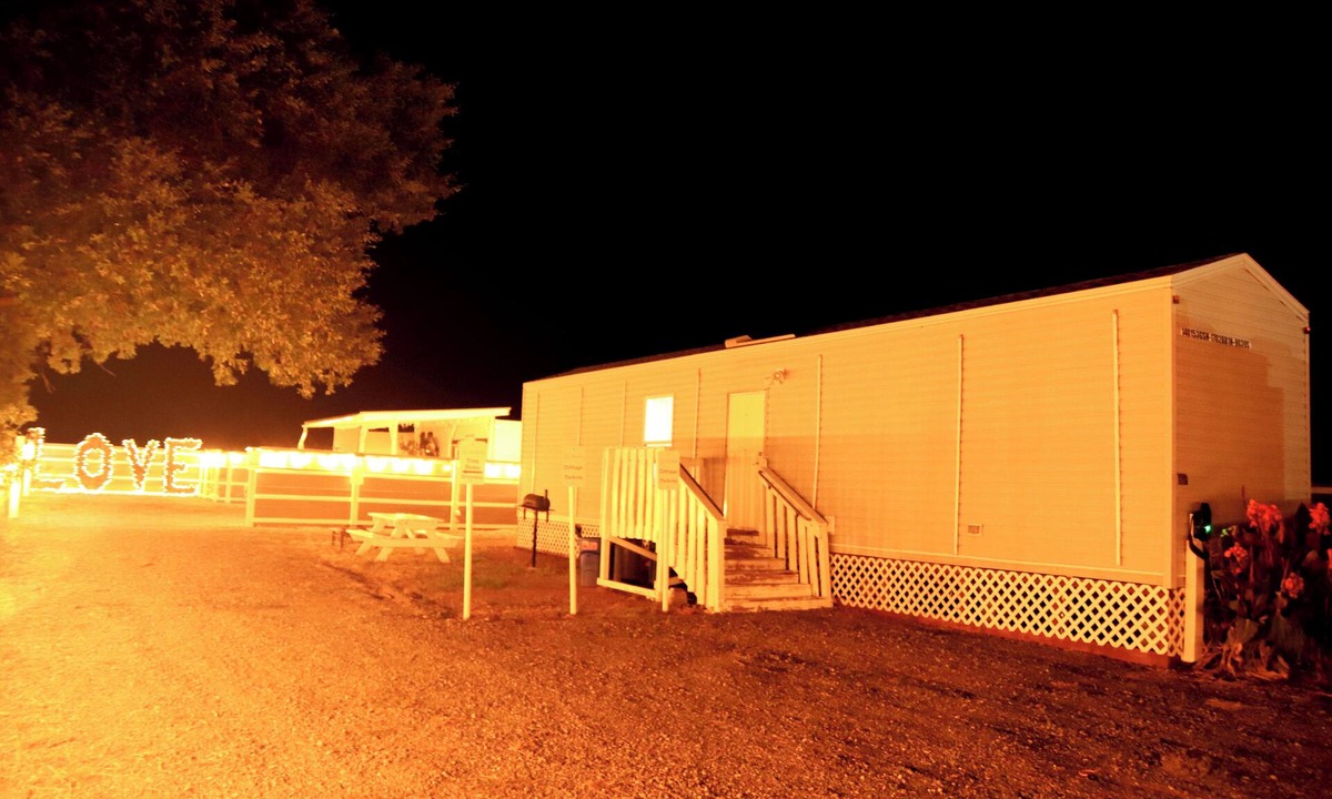Tehama County Cottage | Super Cute, 1 Bedroom cottage close to the river, and 6 miles to the Casino