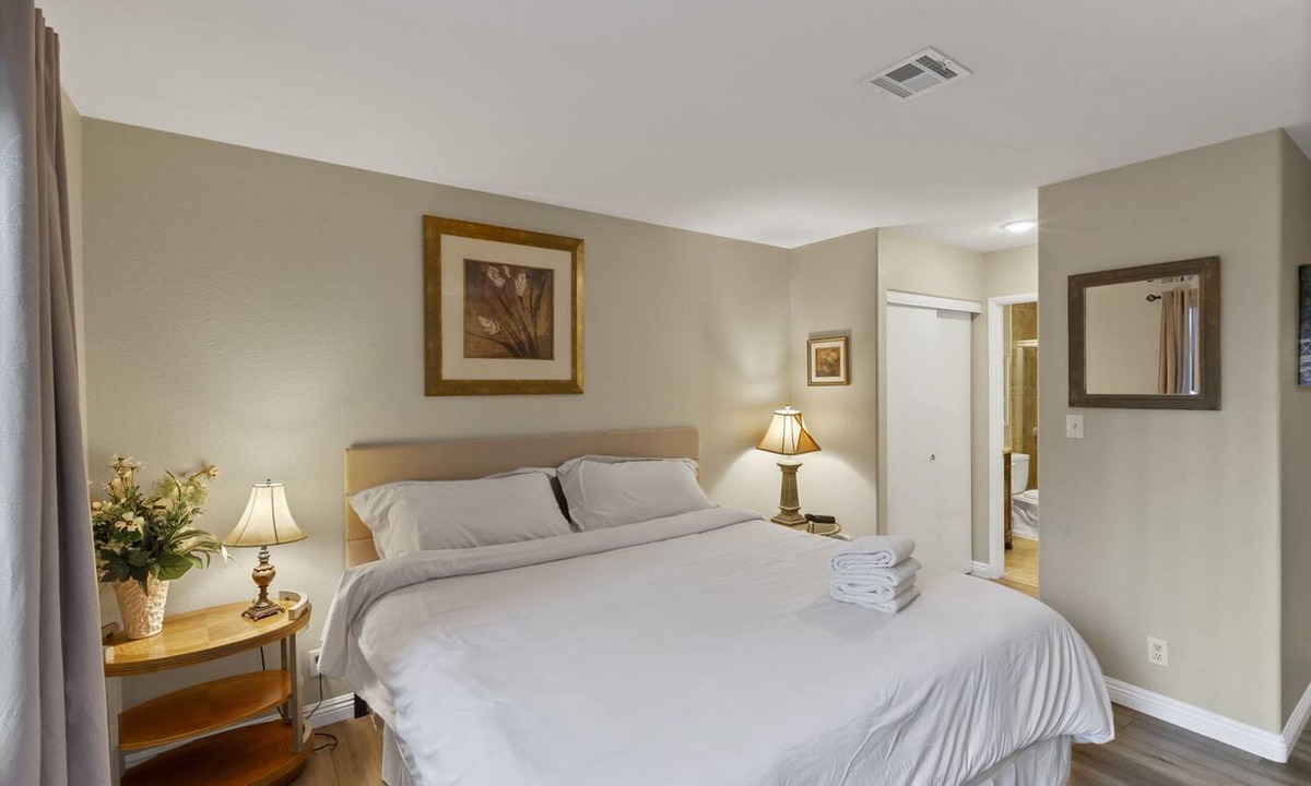 Spring Valley Apartment | Superhost 5 Star ⭐ Service Spacious 2 Bedrooms