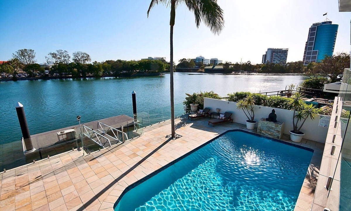 Surfers Paradise House | Surfers Paradise Escape (Heated Pool)