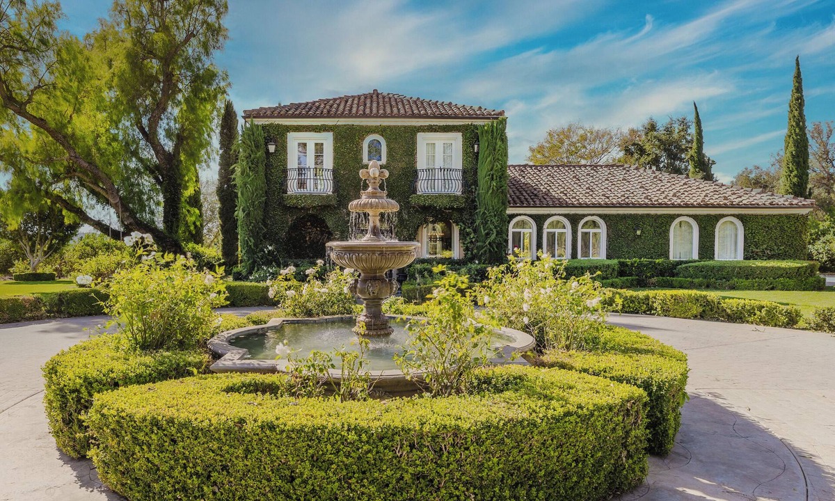 Somis Villa | Surround yourself in luxury and tranquility at Villa Amodei