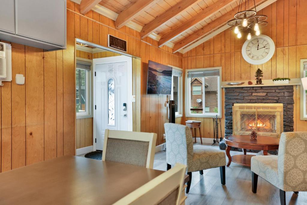 Big Bear Lake House | Sweet Retreat 1- Cozy Relaxing Resort Cabin