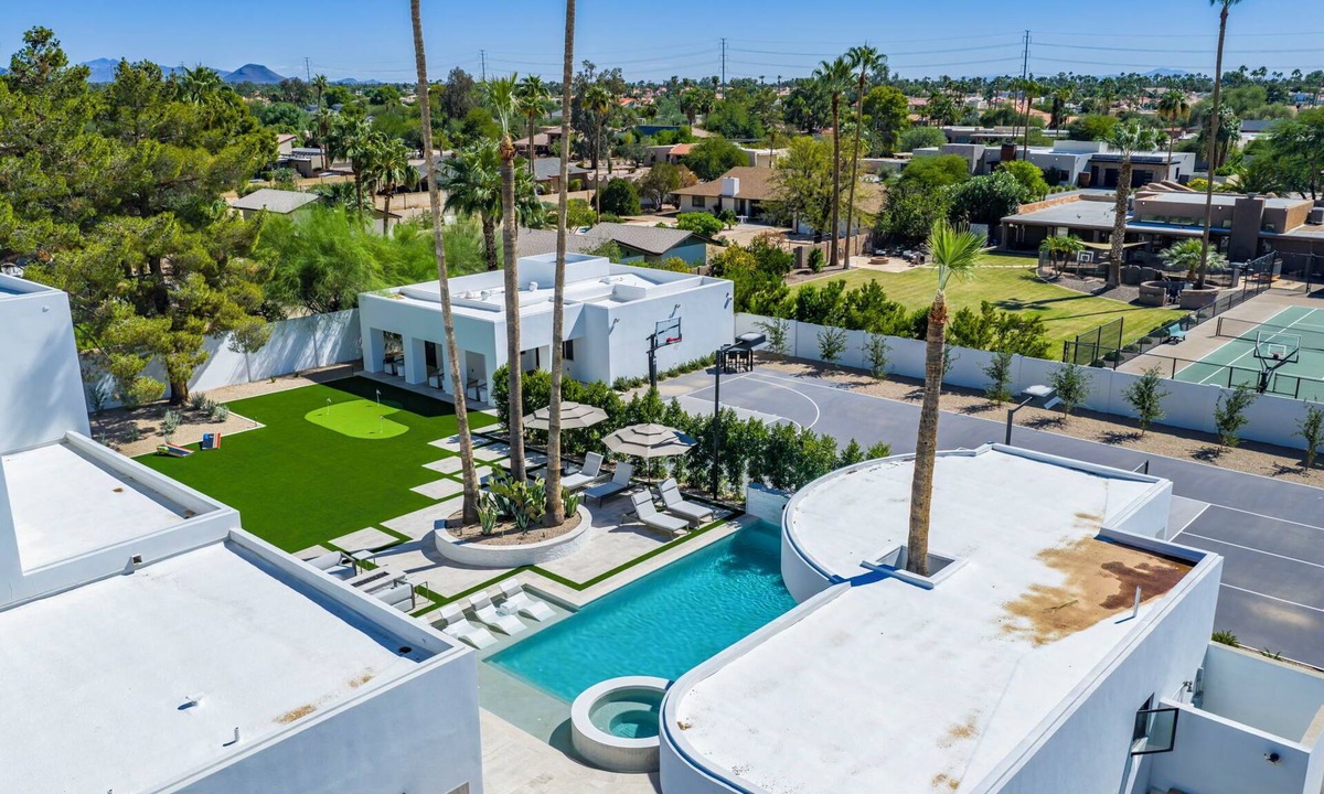 La Tierra Estates House | SWSS Premier 10BR Estate | Pool with Swim‑Up Bar | Golf Simulator | Sport Court | Sauna & Cold Pl.