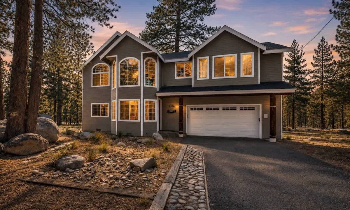 Tahoe Paradise Cabin | Tahoe Basecamp: National Forest+River, Hot Tub, AC