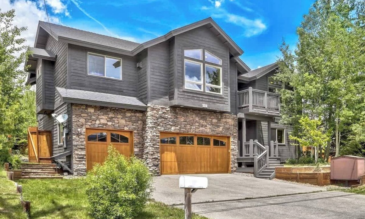 Mountain View Estates House | Tahoe Mountain Retreat: A/C, Hot Tub, Dog Friendly