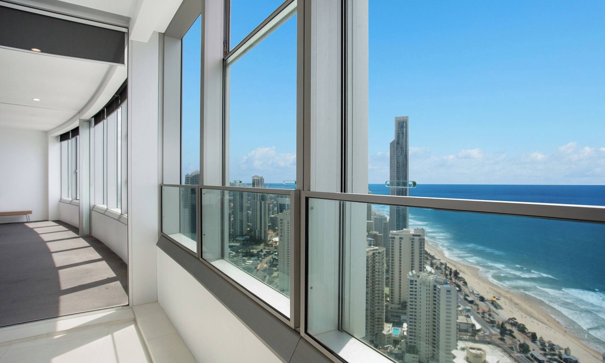 Surfers Paradise Apartment | Tallest Tower 4 Bedroom SkyHome 4703