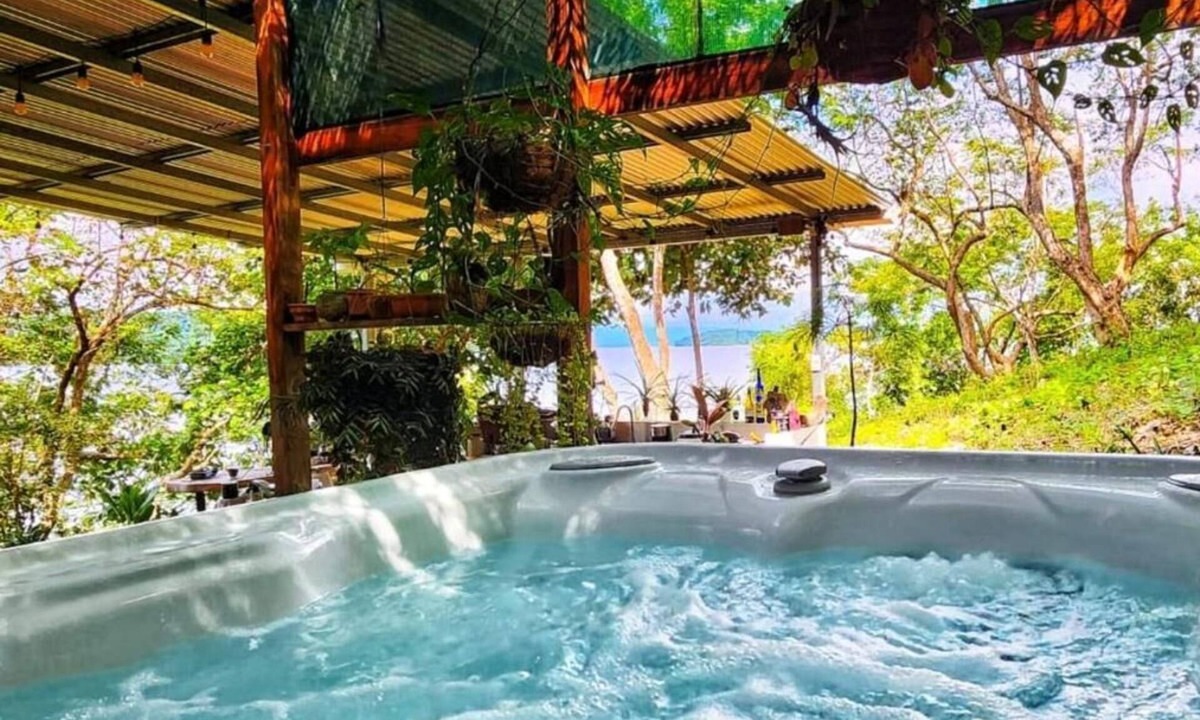Lepanto House | Teak house in a forest above the beach