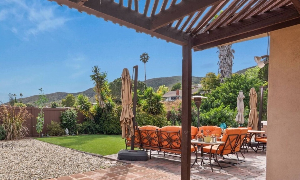 Rancho Penasquitos House | The Alma Ranch Retreat with Hillside Views